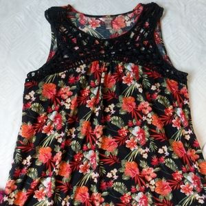 ☀️White Stag Sleeveless Blouse